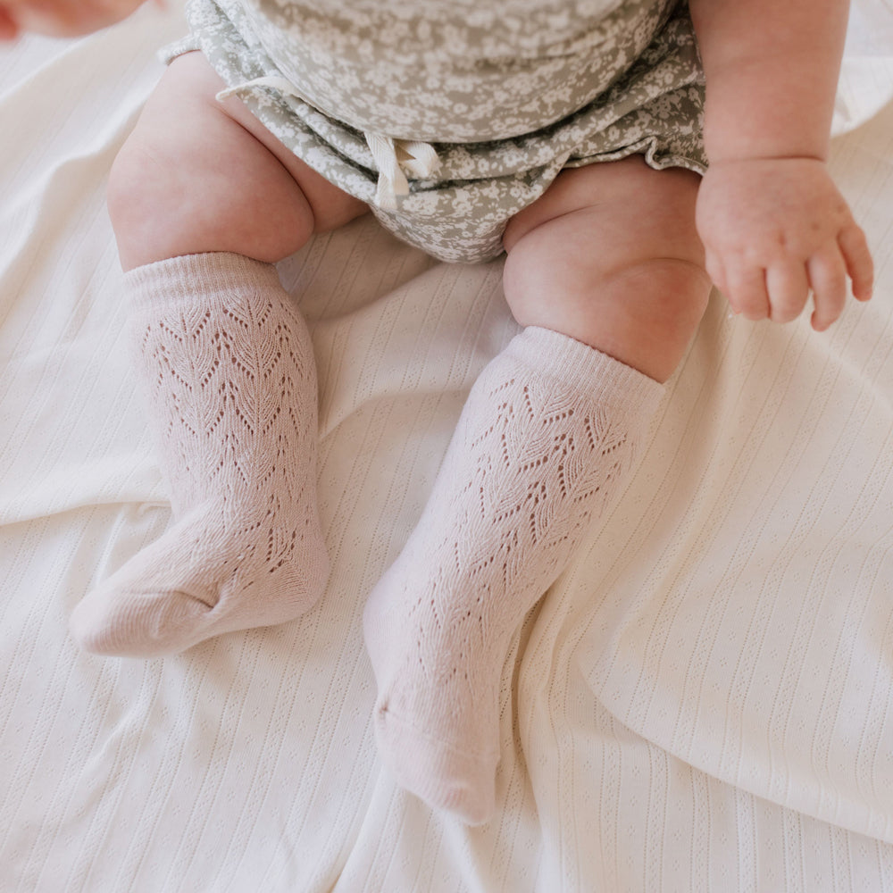 Scallop Weave Knee High Socks (Pillow)